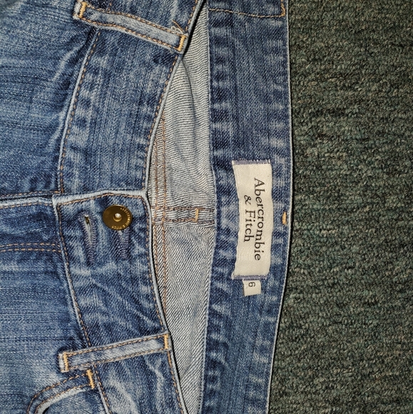 Abercrombie and Fitch Crop Jeans size 6 - Picture 3 of 5